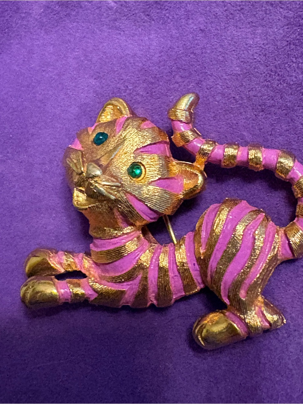 Vintage Signed CJ Pink Enamel Gold Tone Green Eyes Striped Cat Brooch Pin